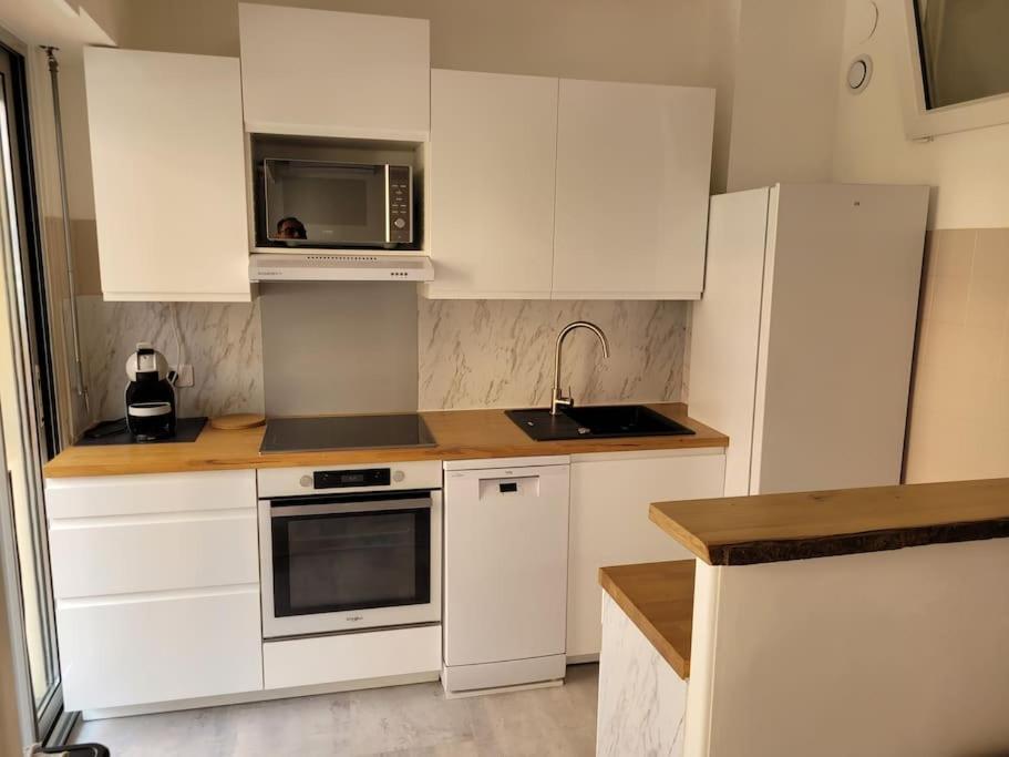 Studio Entre Plages Et Monaco Climatise Parking Roquebrune-Cap-Martin Exterior photo